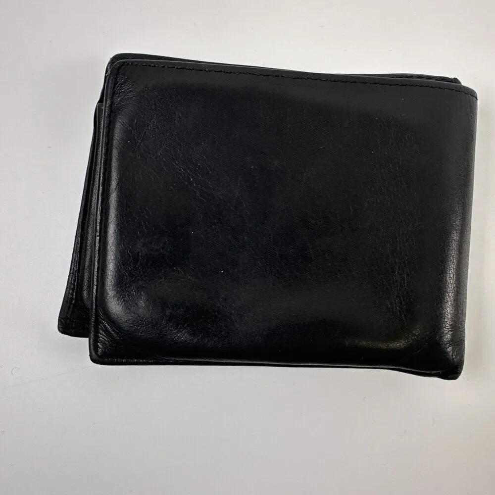 Tumi Black Leather Wallet Slim Flat Smooth Bi-Fold Credit Cards Slots Unisex